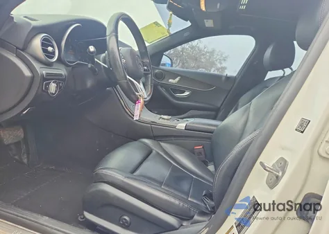 2019 Mercedes-Benz C 300 z USA, uszkodzony, nr VIN 55SWF8DB0KU307402